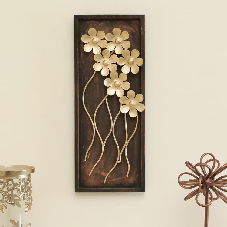 VEDAS Metal Textured Piper Leaf Wall Accent