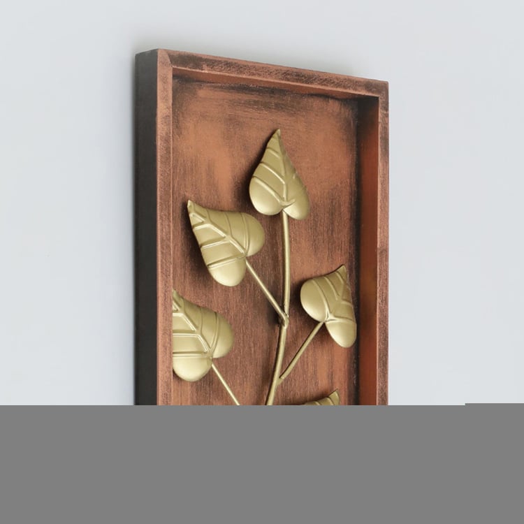 VEDAS Metal and Wood Holly Leaf Framed Wall Art