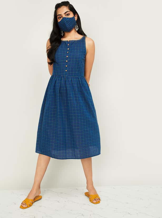 MELANGE Women Checked Sleeveless Midi Dress with Mask