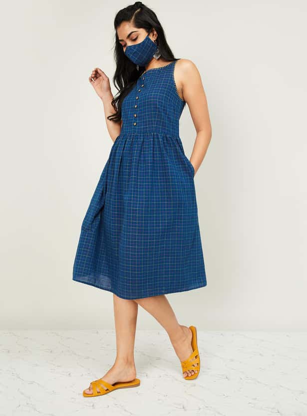 MELANGE Women Checked Sleeveless Midi Dress with Mask