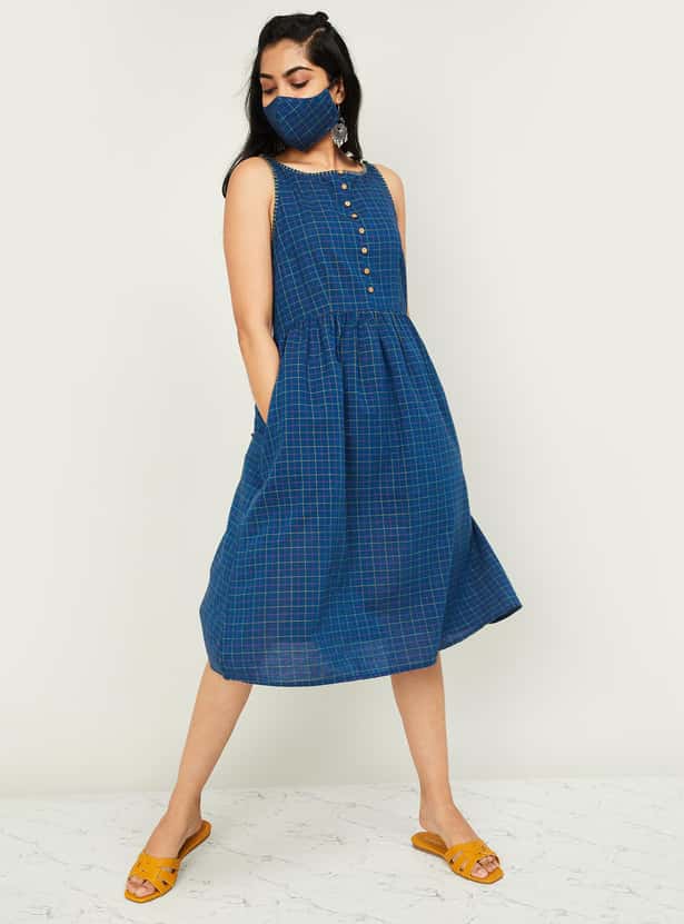 MELANGE Women Checked Sleeveless Midi Dress with Mask