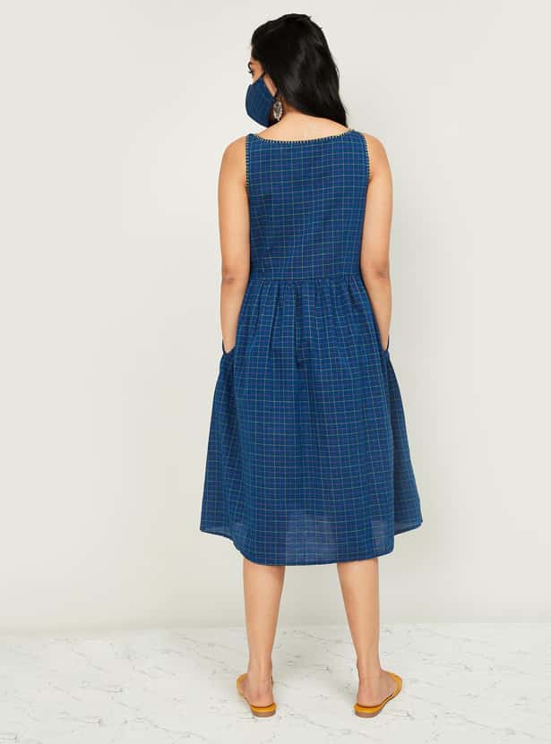MELANGE Women Checked Sleeveless Midi Dress with Mask