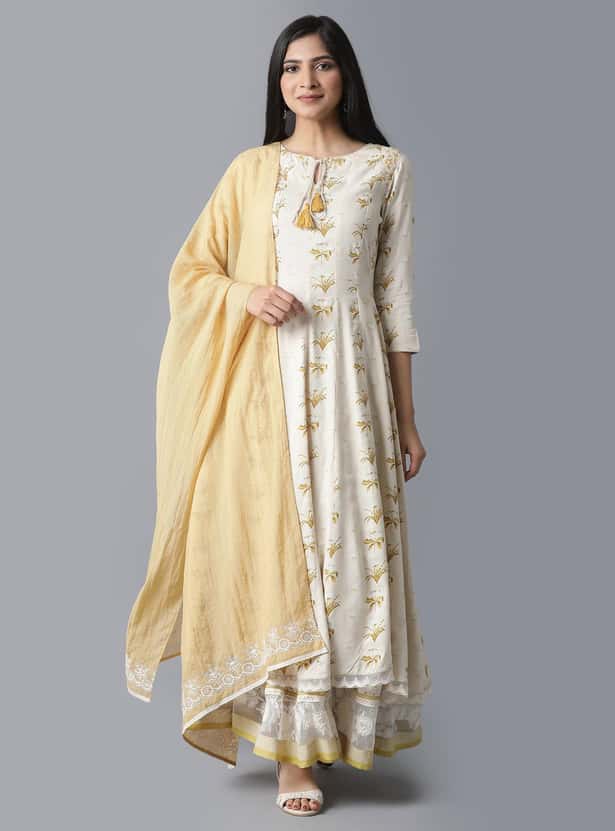 W Women Embroidered Dupatta