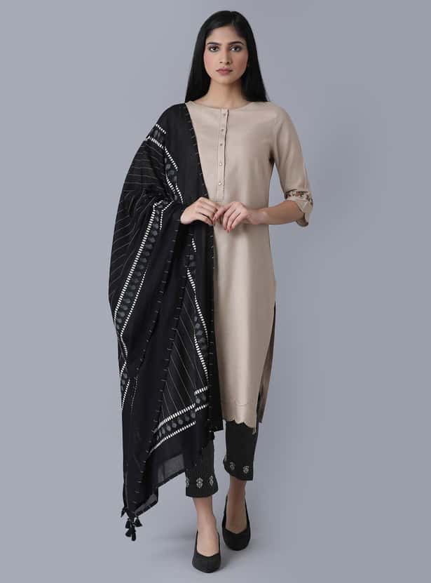 W Women Solid Tassel Trimmed Dupatta