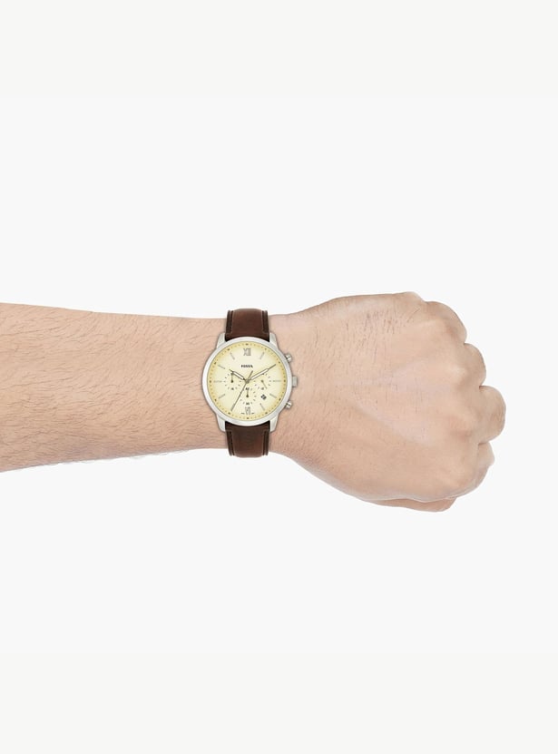 FOSSIL Men Analog Watch with Leather Strap - FS5380