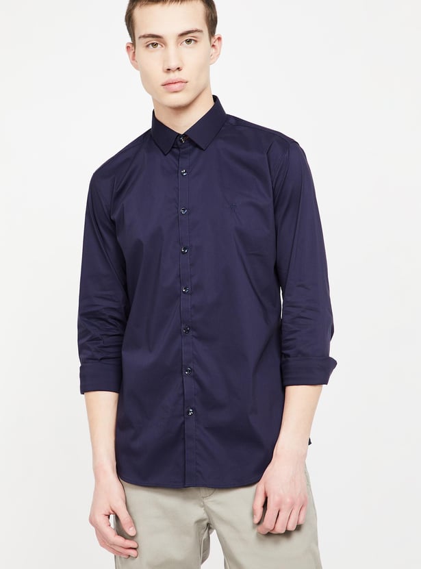 V DOT Solid Skinny Fit Casual Shirt