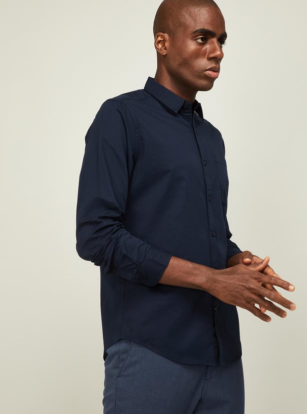 FAME FOREVER Men Solid Slim Fit Casual Shirt