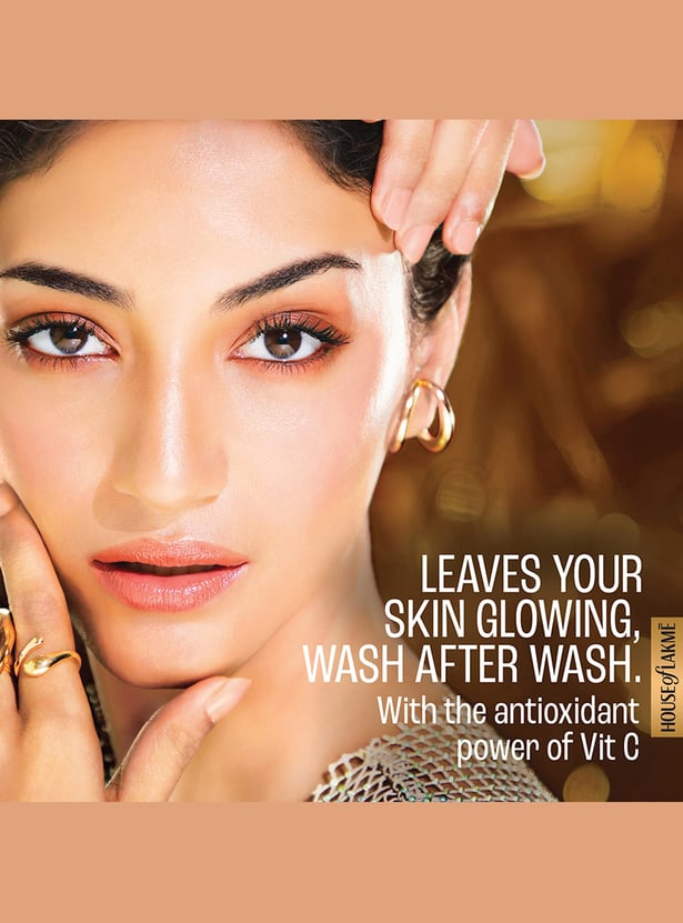 LAKME 9To5 Vitamin C Face Wash With Microcrystalline Beads - 100 g