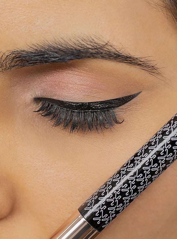 KAY BEAUTY Quick Dry Liquid Eyeliner - Black Canvas