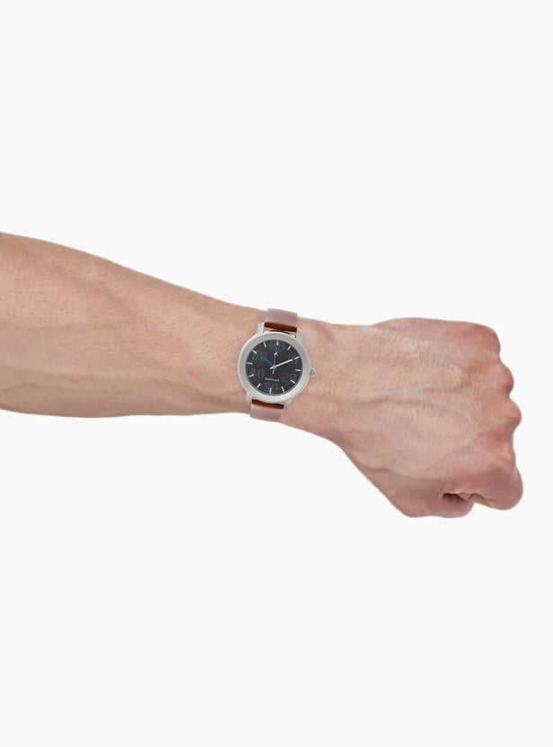 FASTRACK Men Analog Watch with Leather Strap - NR3121SL01