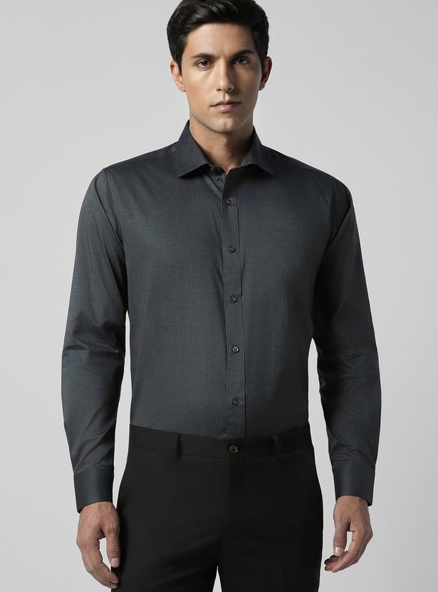VAN HEUSEN Men Solid Regular Fit Formal Shirt
