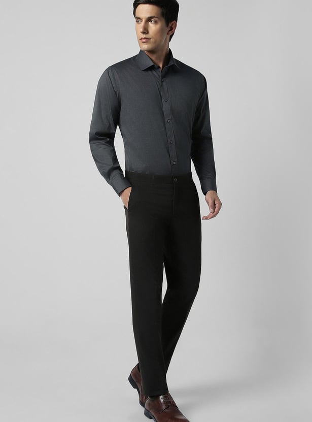 VAN HEUSEN Men Solid Regular Fit Formal Shirt