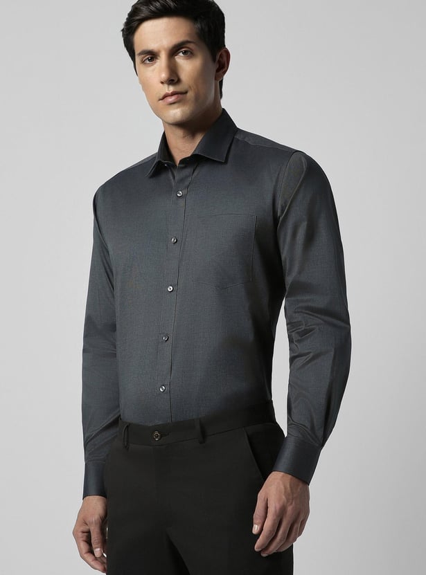 VAN HEUSEN Men Solid Regular Fit Formal Shirt