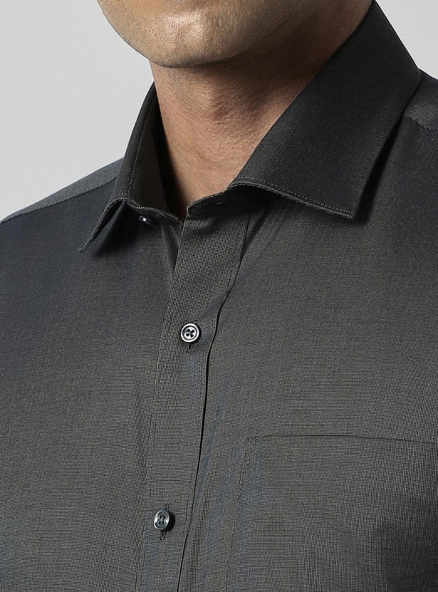 VAN HEUSEN Men Solid Regular Fit Formal Shirt