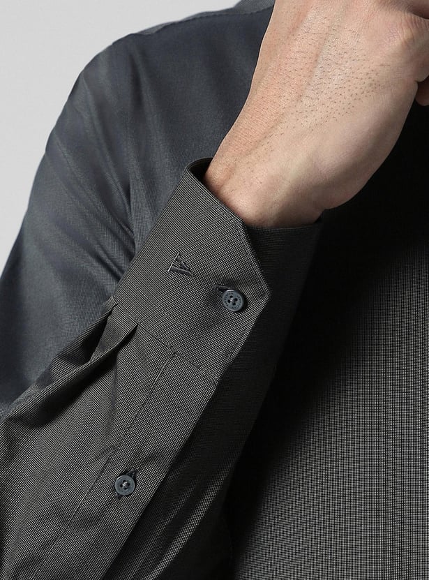 VAN HEUSEN Men Solid Regular Fit Formal Shirt
