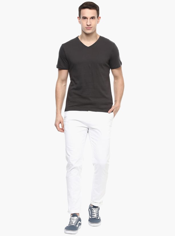 CELIO Men Solid Slim Fit V-neck T-shirt