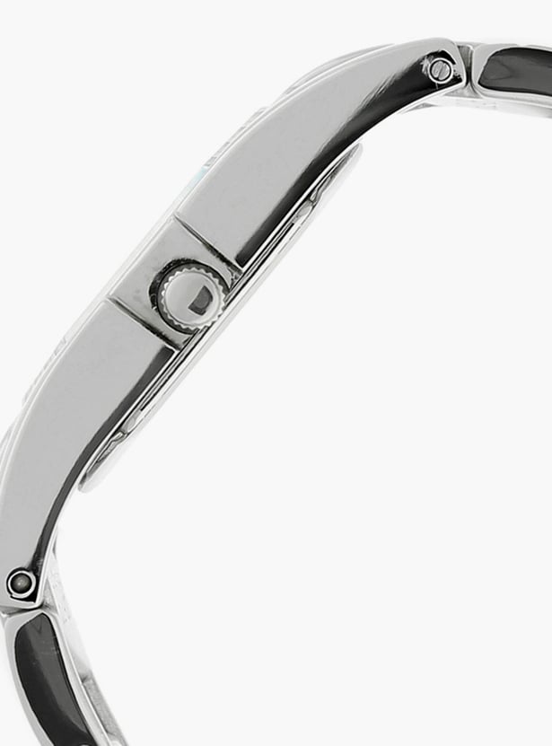 Titan youth analog hotsell