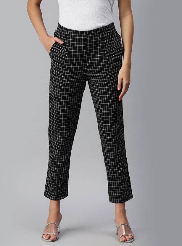 buy-de-moza-women-checked-cropped-straight-pants-from-de-moza-at-just