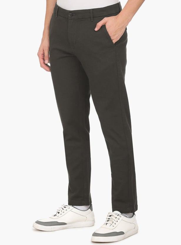 ARROW SPORT Men Solid Bronson Casual Trousers (Slim Fit)