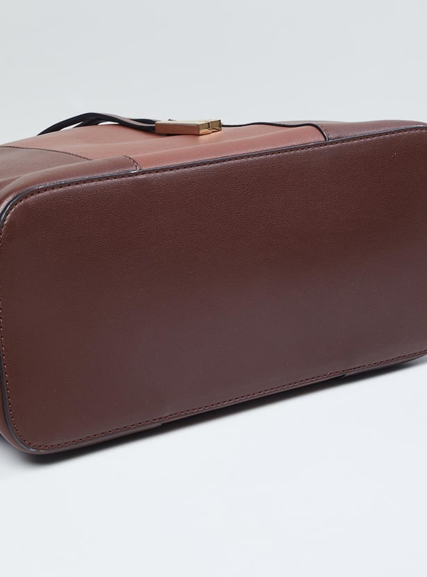 MAX Women Solid Handheld Bag