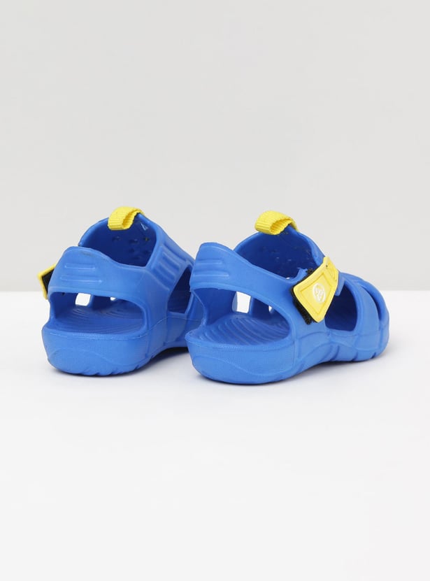 Boys Textured Clogs