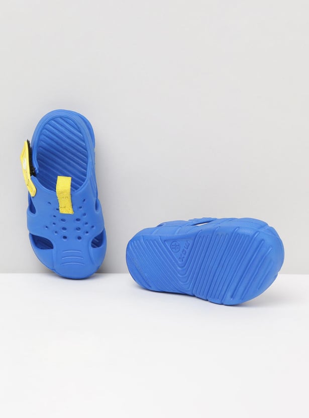 Boys Textured Clogs