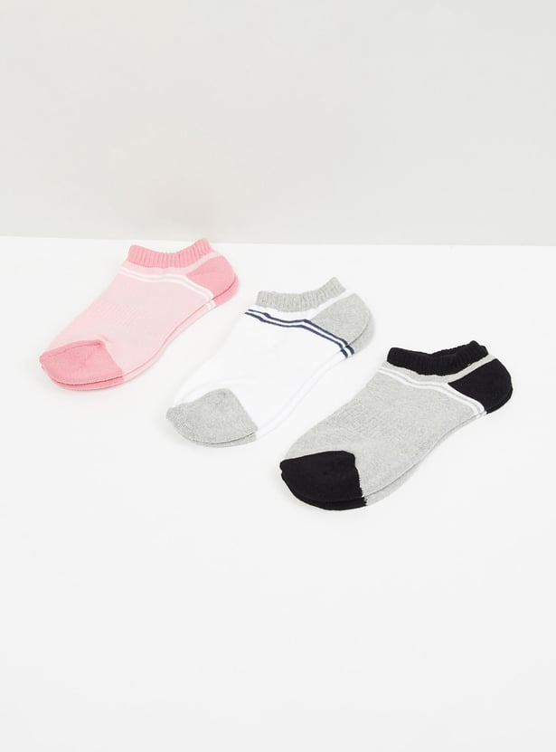 Women Solid Patterened Socks- Set of 3