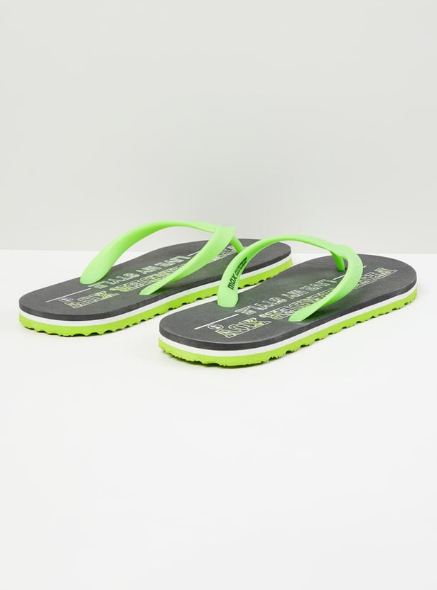 Men Typographic Print V-Strap Flip Flops