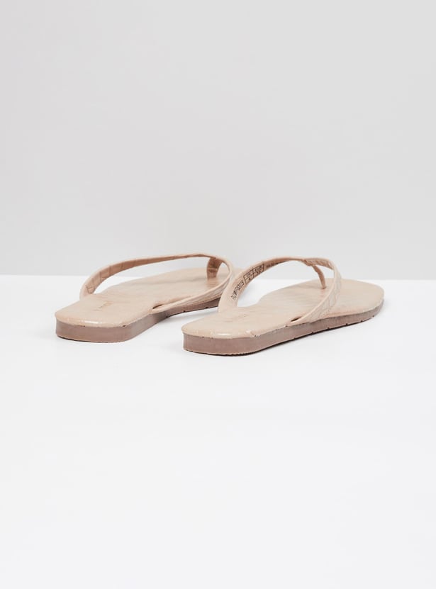 Women Textured Flat Sandals