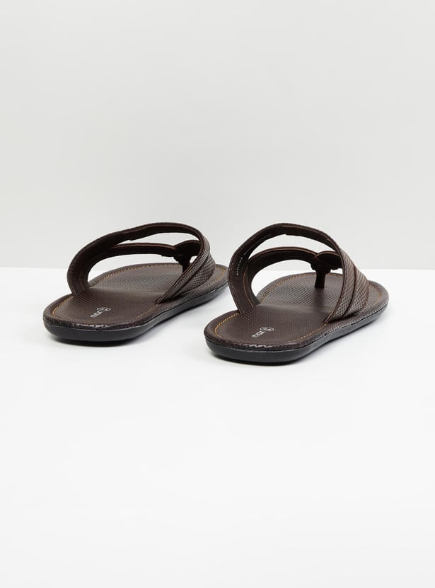 Men Textured Thong Strap Sandals