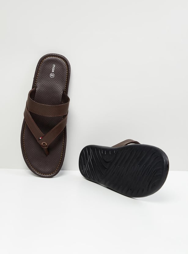 Men Textured Thong Strap Sandals