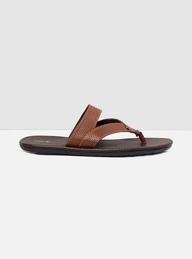 Men Textured Thong Strap Sandals
