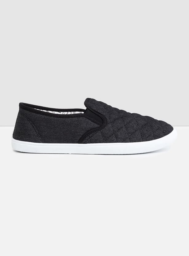 Men Quilted Slip-On Casual Shoes