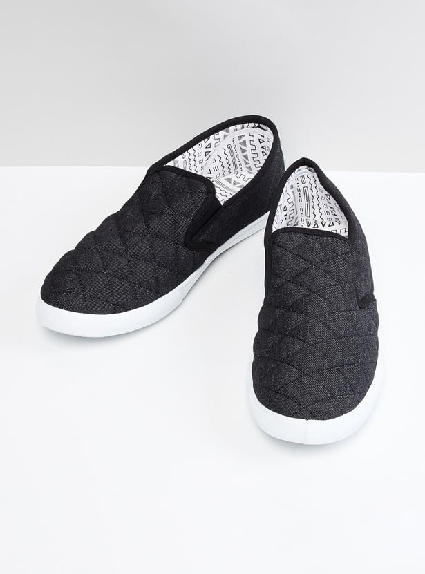 Men Quilted Slip-On Casual Shoes