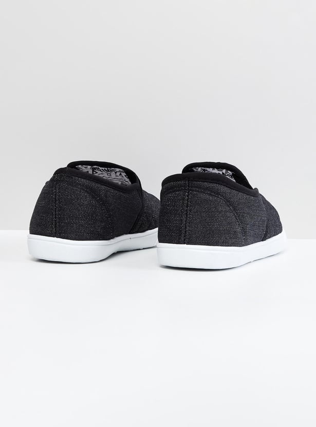 Men Quilted Slip-On Casual Shoes