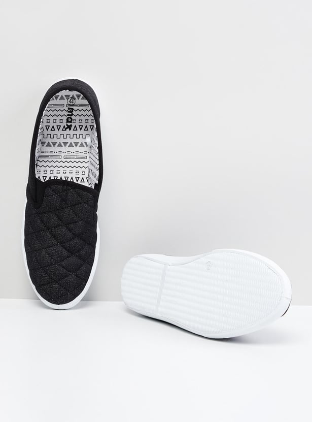 Men Quilted Slip-On Casual Shoes