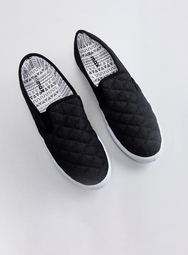 Men Quilted Slip-On Casual Shoes