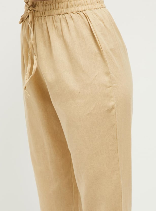 Women Solid Woven Cropped Pants
