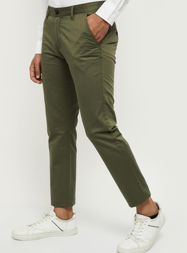 Men Solid Skinny Fit Chinos