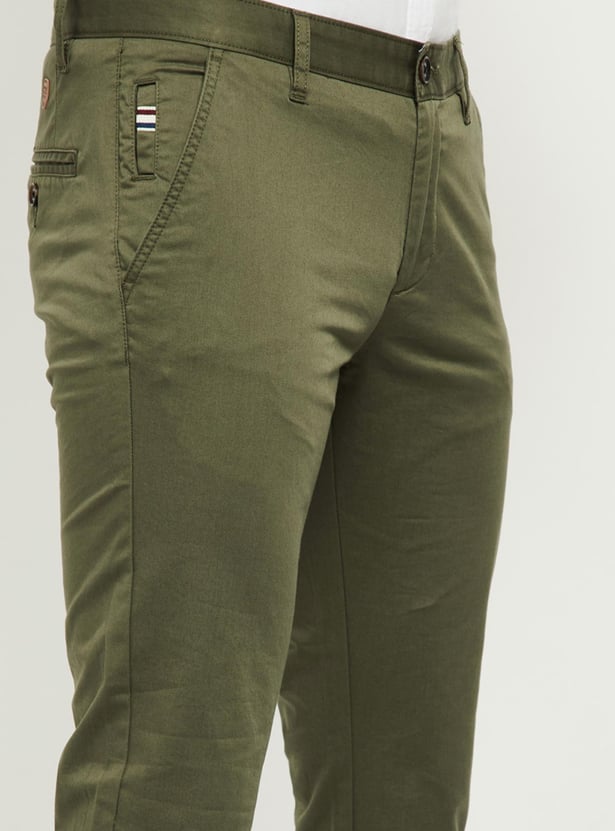 Men Solid Skinny Fit Chinos