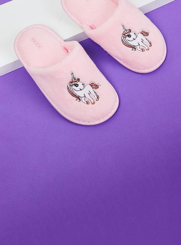 MAX Girls Textured Room Slippers