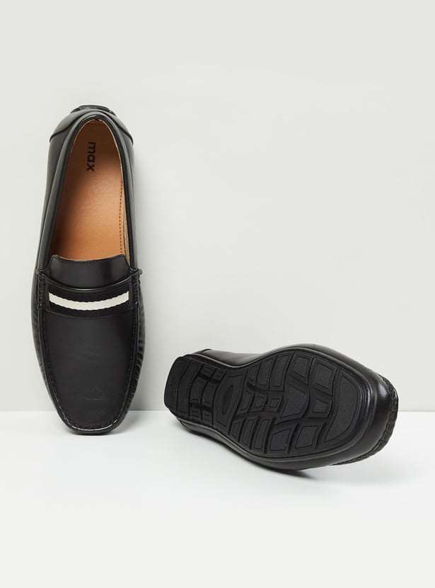 Men Solid Loafers