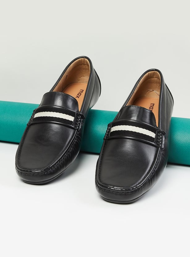 Men Solid Loafers