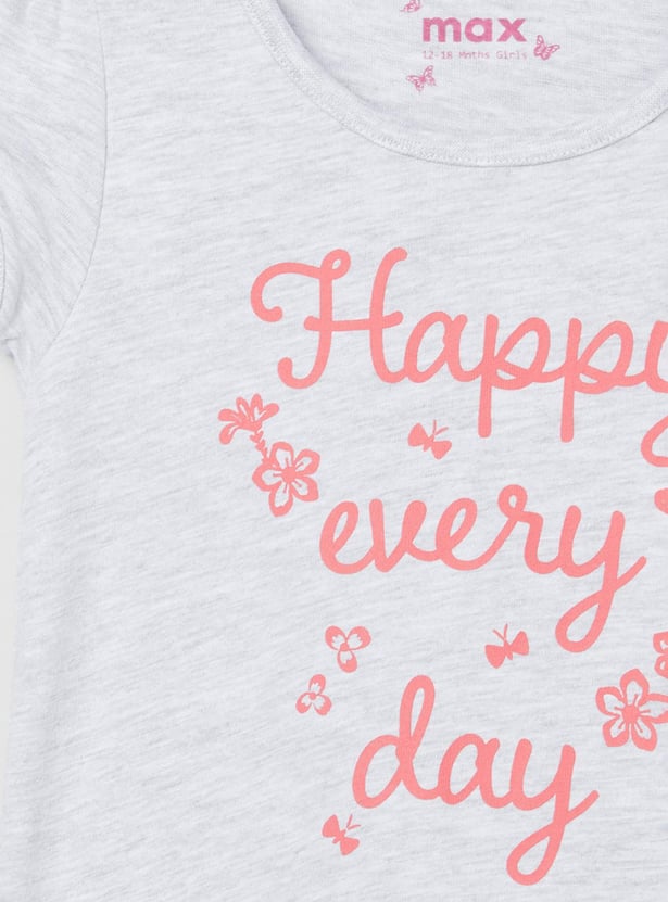 Girls Typographic Print Round Neck T-shirt