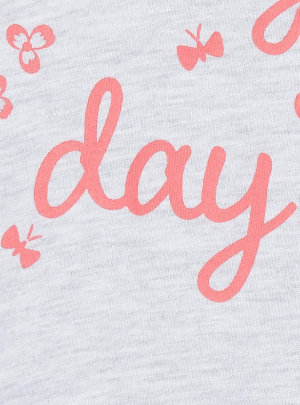 Girls Typographic Print Round Neck T-shirt