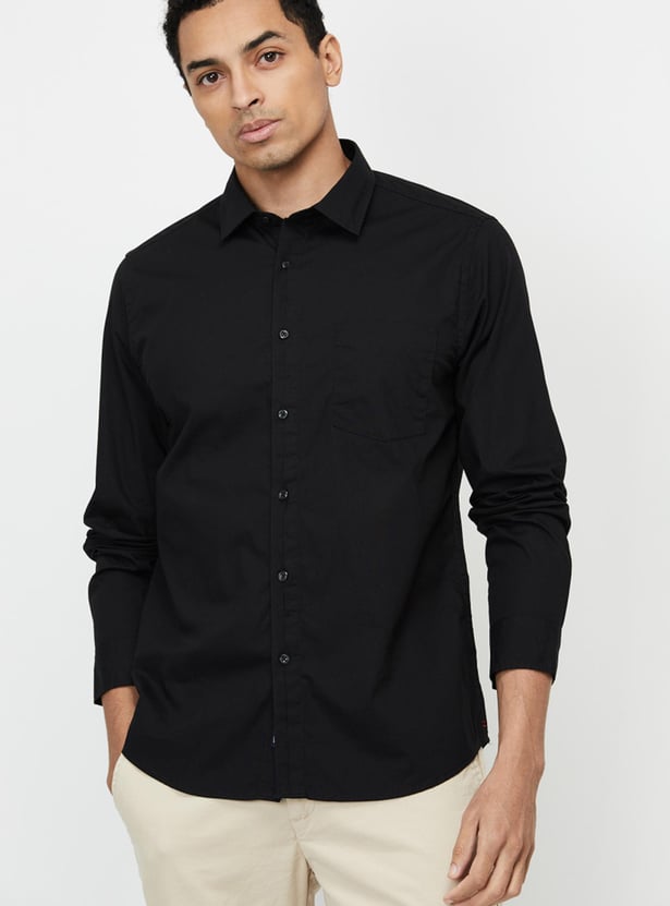 Men Solid Spread Collar Casual Shirt