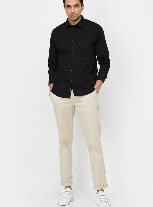 Men Solid Spread Collar Casual Shirt
