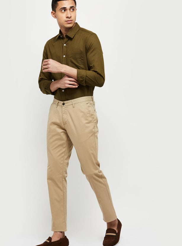 Men Solid Slim Fit Smart Casual Shirt
