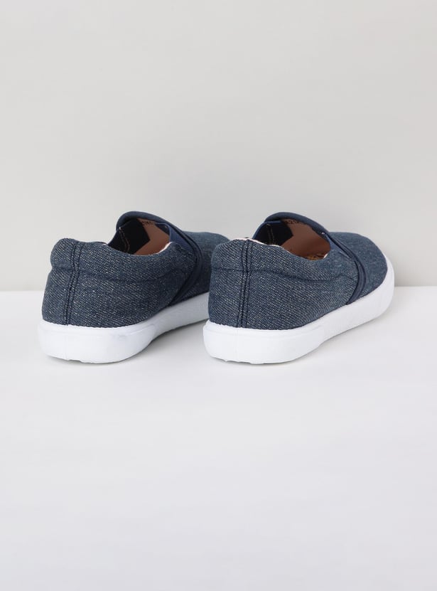 Girls Textured Slip-On Casual Shoes