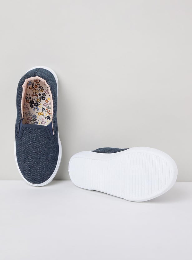 Girls Textured Slip-On Casual Shoes